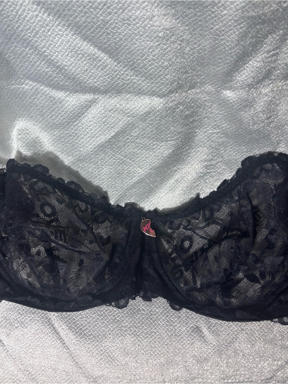 SAVAGE X FENTY - Sheer Unlined Lace Balconette Bra - Size 36DD - Heart Charm